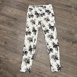 White House Black Market WHBN Blanc Floral Skinny Jeans - Black /White - Sz 2L